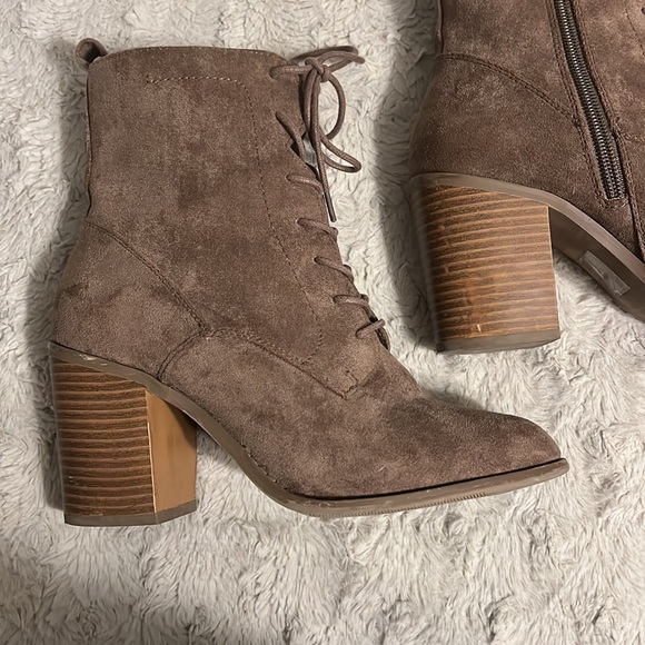 SIZE 7 Forever 21 boots - Picture 3 of 6